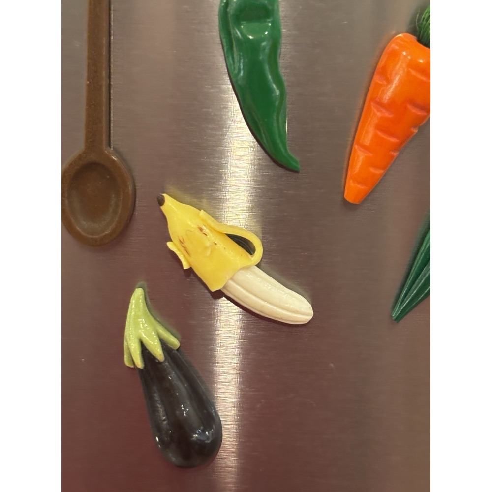 Vintage Novelty Fridge Magnets Vegetable Shaped - Picture 5 of 10